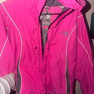The North Face Women's Fuchsia Ski Jacket Like-new no flaws